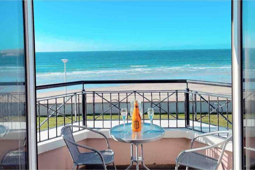 Luxurious Beach Front Apartment In Portrush Exterior foto